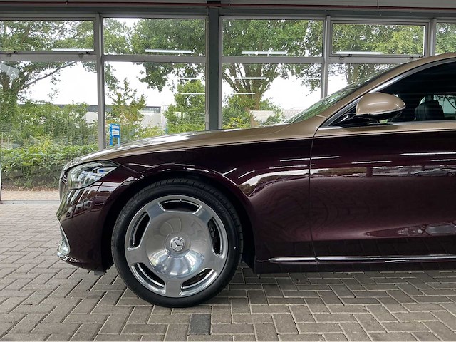 Maybach s580 4matic w223 | 4.0 v8 biturbo hybrid | 2022 | 503 pk | first class achtercompartiment | 69.000 km | btw auto - afbeelding 4 van  48