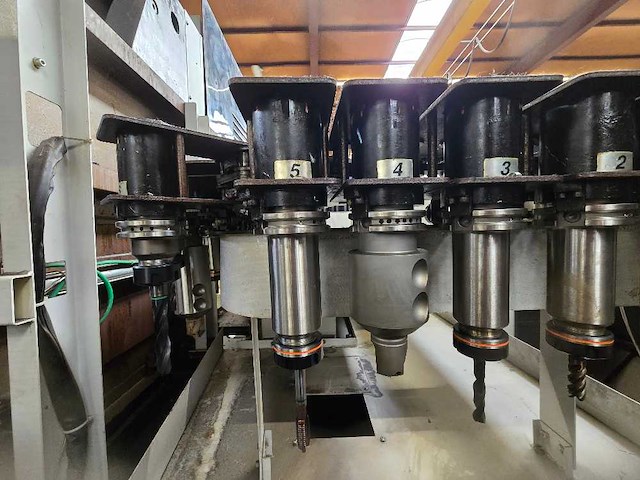 Mazak - 2007 - vtc300c-ii - verticale machinecentra - afbeelding 7 van  23