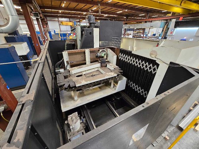 Mazak - 2007 - vtc300c-ii - verticale machinecentra - afbeelding 20 van  23