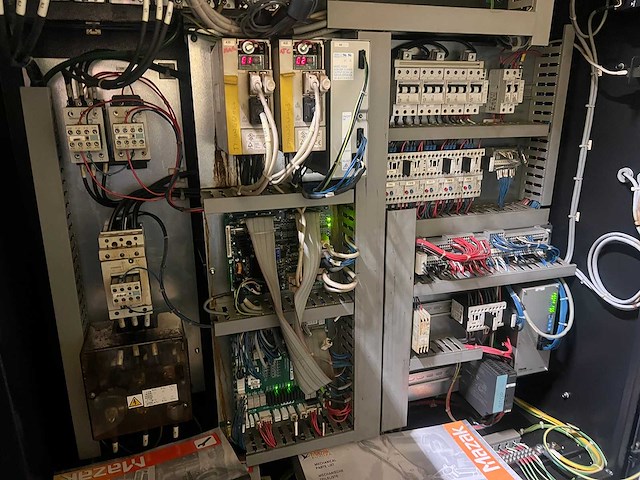 Mazak vtc200b-ii cnc vertical machining centre - afbeelding 4 van  18