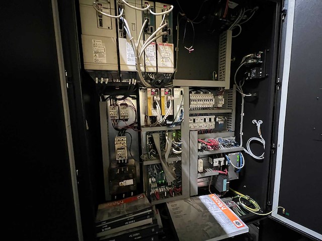 Mazak vtc200b-ii cnc vertical machining centre - afbeelding 6 van  18