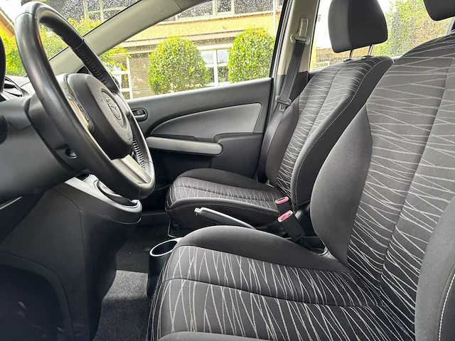 Mazda - 2 - 1.3 ts plus - 2010 - 61-ldl-8 - personenauto - afbeelding 3 van  30