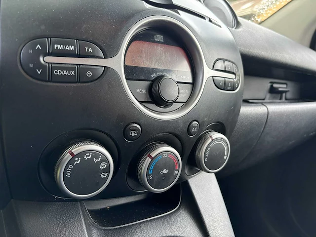 Mazda - 2 - 1.3 ts plus - 2010 - 61-ldl-8 - personenauto - afbeelding 6 van  30