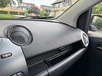 Mazda - 2 - 1.3 ts plus - 2010 - 61-ldl-8 - personenauto - afbeelding 10 van  30