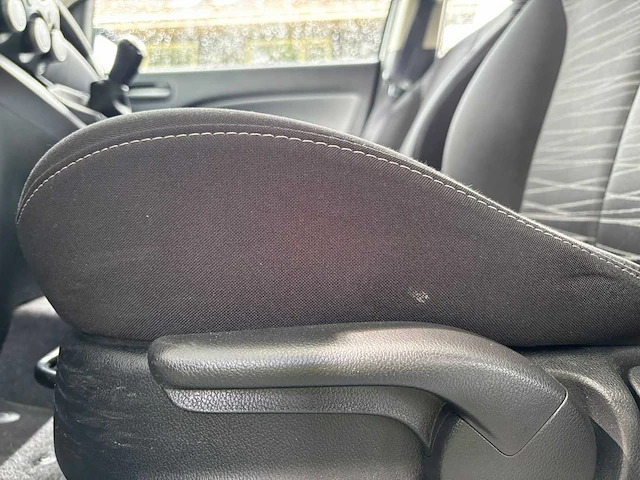 Mazda - 2 - 1.3 ts plus - 2010 - 61-ldl-8 - personenauto - afbeelding 22 van  30
