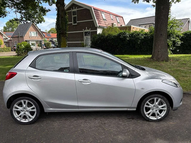 Mazda - 2 - 1.3 ts plus - 2010 - 61-ldl-8 - personenauto - afbeelding 26 van  30