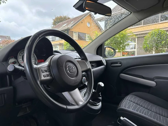 Mazda - 2 - 1.3 ts plus - 2010 - 61-ldl-8 - personenauto - afbeelding 29 van  30