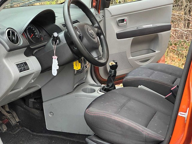 Mazda - 2003 - 2 - 1.4 exclusive - 15-nd-nd - afbeelding 2 van  16