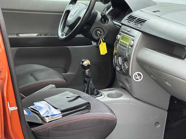 Mazda - 2003 - 2 - 1.4 exclusive - 15-nd-nd - afbeelding 8 van  16