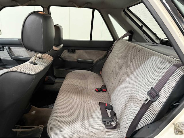 Mazda - 323 - oldtimer - 1987 - afbeelding 9 van  30