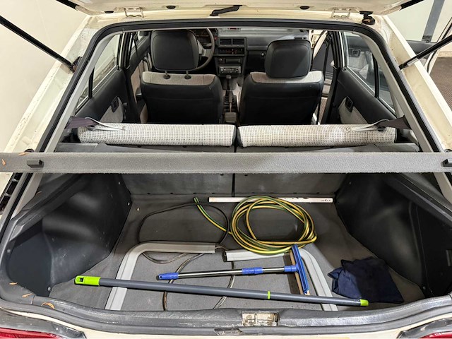 Mazda - 323 - oldtimer - 1987 - afbeelding 21 van  30