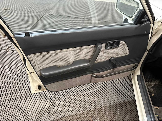 Mazda - 323 - oldtimer - 1987 - afbeelding 11 van  30