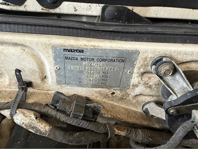 Mazda - 323 - oldtimer - 1987 - afbeelding 15 van  30