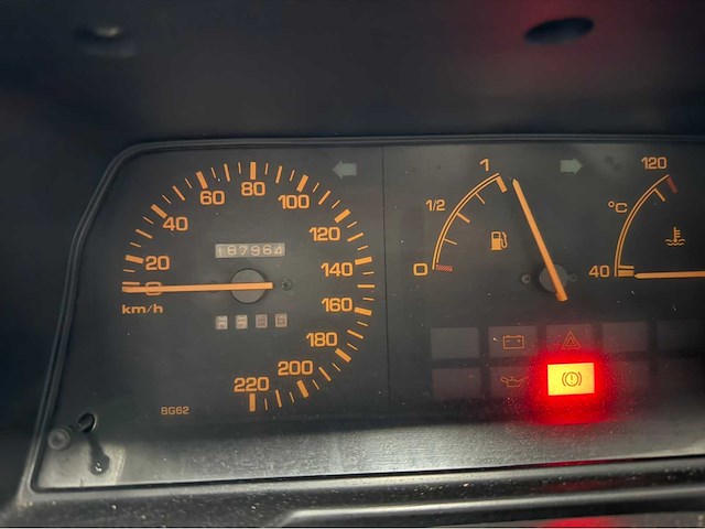 Mazda - 323 - oldtimer - 1987 - afbeelding 18 van  30