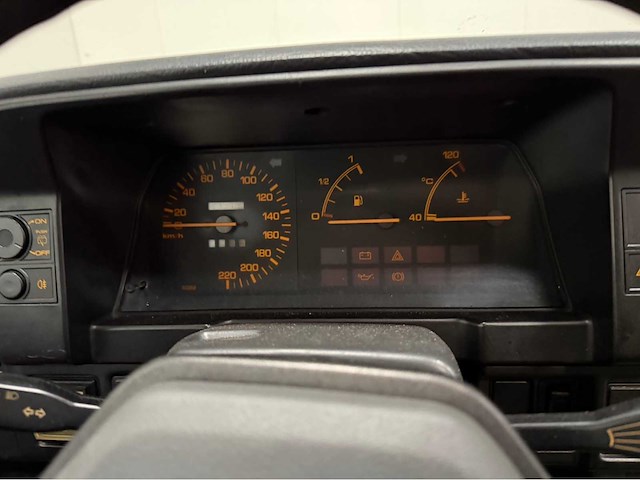 Mazda - 323 - oldtimer - 1987 - afbeelding 20 van  30