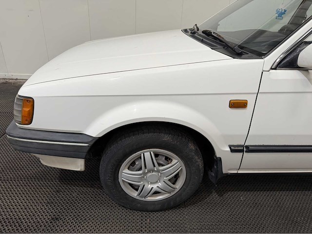 Mazda - 323 - oldtimer - 1987 - afbeelding 22 van  30