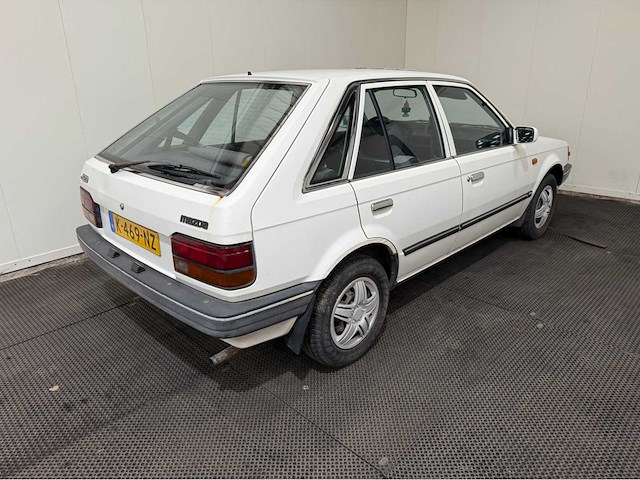 Mazda - 323 - oldtimer - 1987 - afbeelding 28 van  30