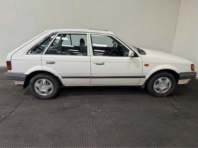Mazda - 323 - oldtimer - 1987 - afbeelding 29 van  30
