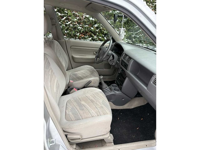 Mazda - demio - 1.3 lx - personenauto - afbeelding 16 van  26