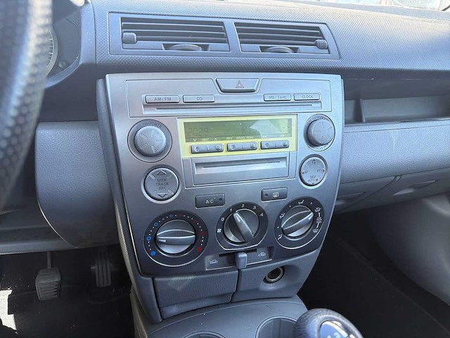 Mazda 2 1.4 exclusive | 15-sl-ng - afbeelding 24 van  26