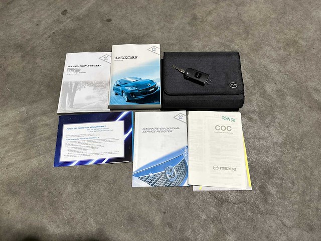 Mazda 3 1.6 ts 105pk 2013, rg-718-g - afbeelding 32 van  38