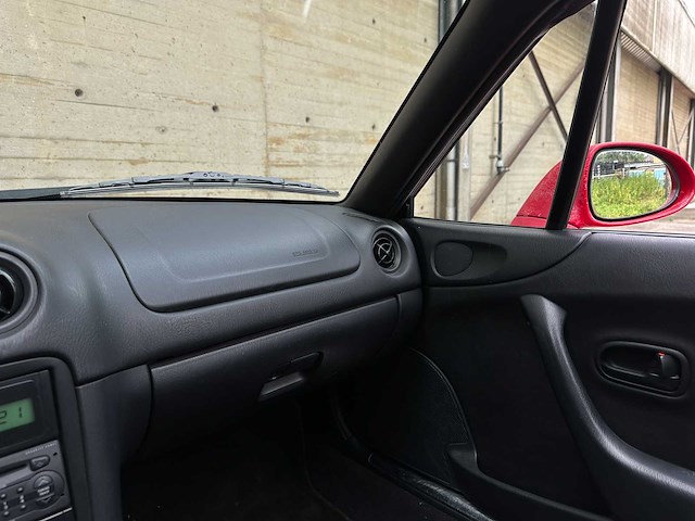 Mazda mx-5 1.6i 110pk 1999, 40-sf-xj youngtimer - afbeelding 19 van  49