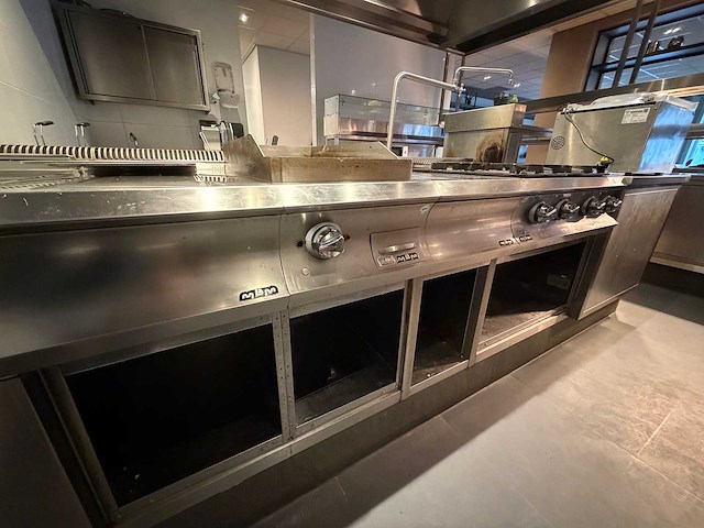 Mbm rvs 4-delig gasfornuis, bakplaat en friteuse opstelling - afbeelding 11 van  14