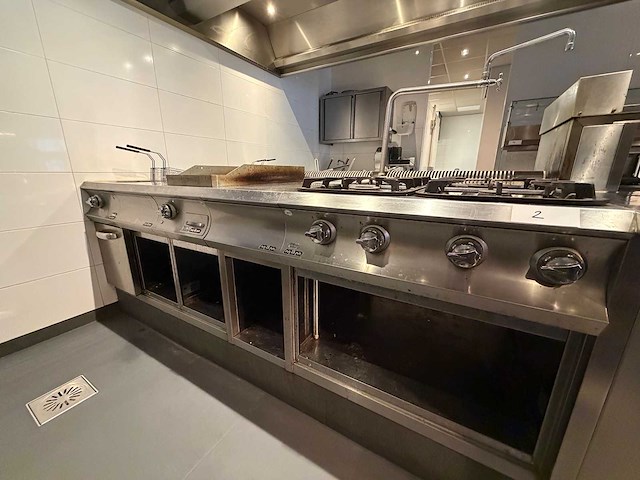 Mbm rvs 4-delig gasfornuis, bakplaat en friteuse opstelling - afbeelding 1 van  14