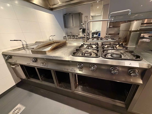 Mbm rvs 4-delig gasfornuis, bakplaat en friteuse opstelling - afbeelding 2 van  14