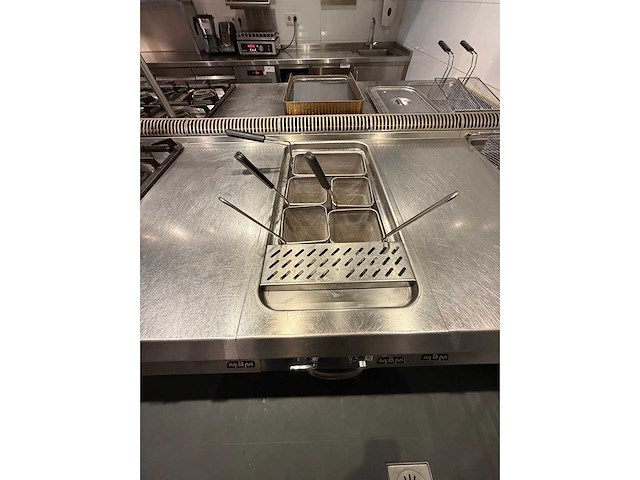 Mbm rvs 4-delig gasfornuis, pastakoker en friteuse opstelling - afbeelding 5 van  14