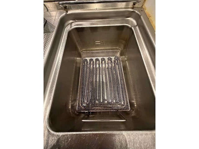 Mbm rvs 4-delig gasfornuis, pastakoker en friteuse opstelling - afbeelding 7 van  14