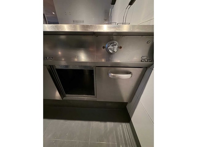 Mbm rvs 4-delig gasfornuis, pastakoker en friteuse opstelling - afbeelding 8 van  14