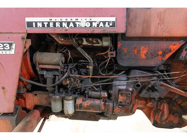 Mc cormick - international 523 diesel - 2-wheel drive tractor - afbeelding 6 van  12