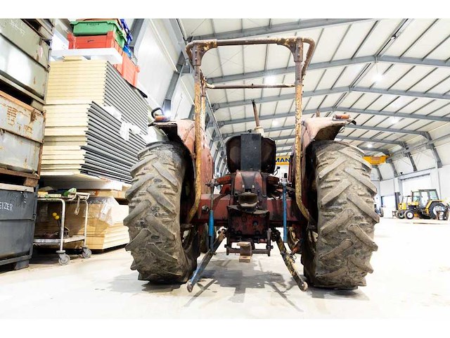 Mc cormick - international 523 diesel - 2-wheel drive tractor - afbeelding 7 van  12