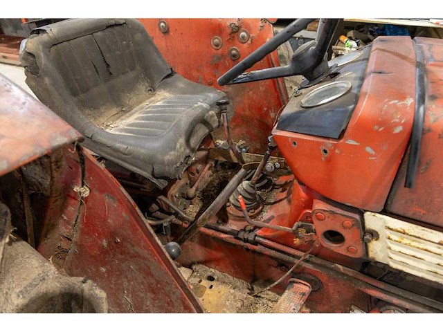 Mc cormick - international 523 diesel - 2-wheel drive tractor - afbeelding 9 van  12