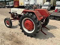 Mc cormick d-320 oldtimer tractor - afbeelding 5 van  9