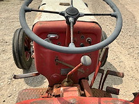 Mc cormick d-320 oldtimer tractor - afbeelding 6 van  9