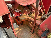 Mc cormick d-320 oldtimer tractor - afbeelding 7 van  9