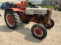 Mc cormick d-320 oldtimer tractor - afbeelding 2 van  9
