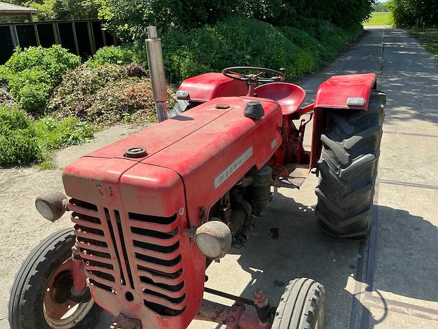 Mc cormick d-436 oldtimer tractor - afbeelding 2 van  18