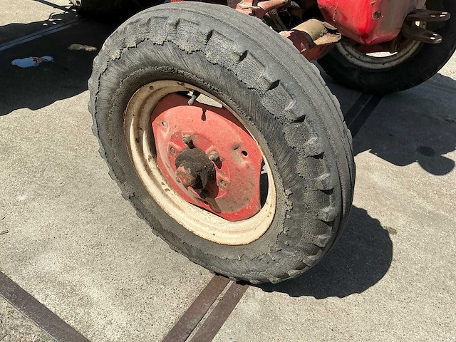 Mc cormick d-436 oldtimer tractor - afbeelding 8 van  18