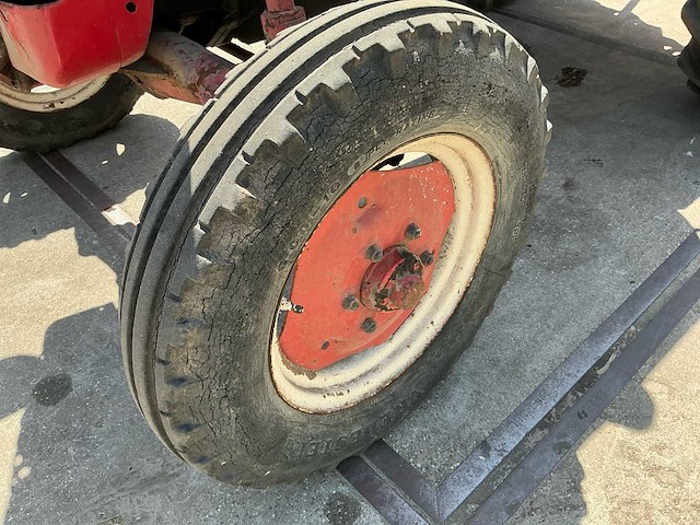 Mc cormick d-436 oldtimer tractor - afbeelding 9 van  18