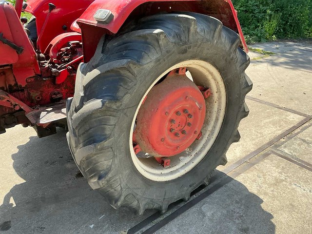 Mc cormick d-436 oldtimer tractor - afbeelding 10 van  18