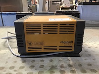 Mcb reguvolt d100 netspanningstabilasator - afbeelding 1 van  3