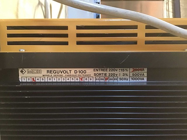 Mcb reguvolt d100 netspanningstabilasator - afbeelding 3 van  3