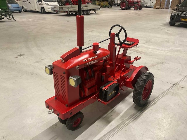 Mccormic oldtimer tractor - afbeelding 9 van  15