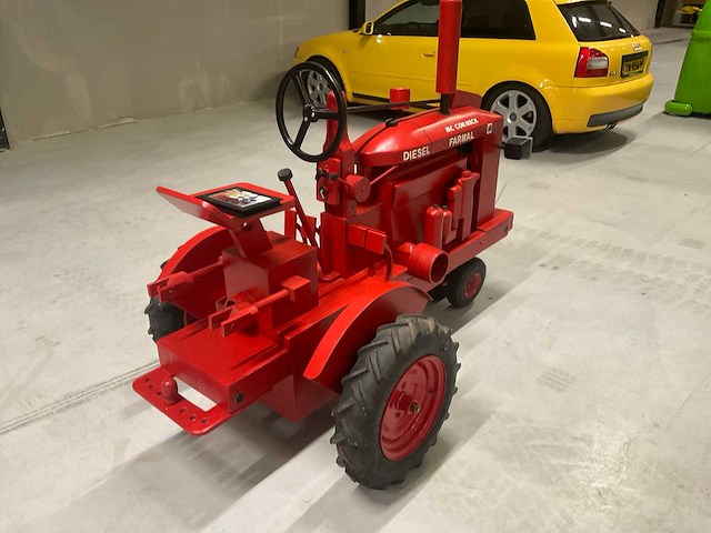 Mccormic oldtimer tractor - afbeelding 11 van  15