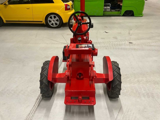 Mccormic oldtimer tractor - afbeelding 12 van  15