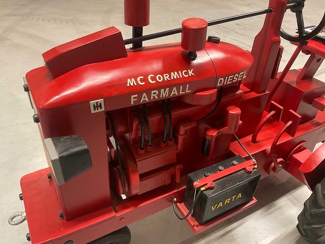 Mccormic oldtimer tractor - afbeelding 15 van  15
