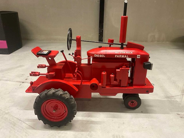 Mccormic oldtimer tractor - afbeelding 10 van  15
